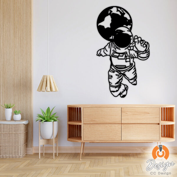 ASTRONAUTA FLOTANDO MUNDO DETRAS